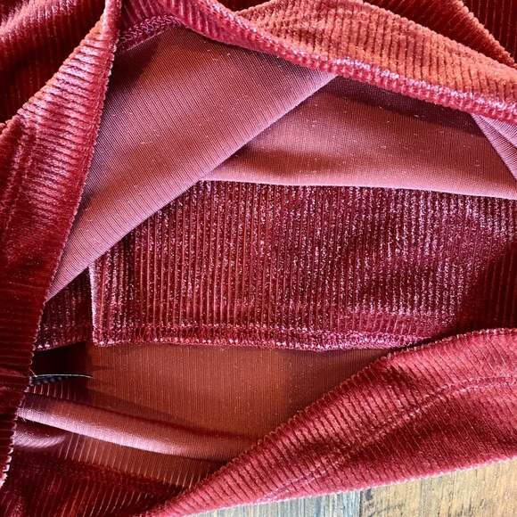 URBAN OUTFITTERS Out From Under Velvet Ribbed Crop - Picture 4 of 6